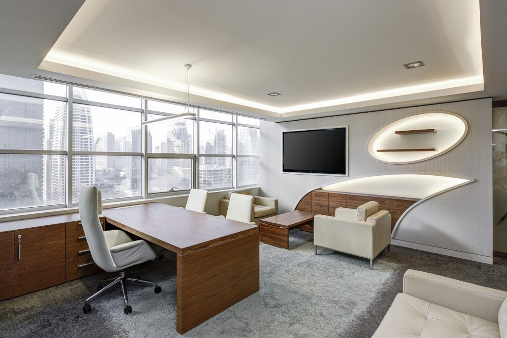 Oficina corporativa con muebles y enseres