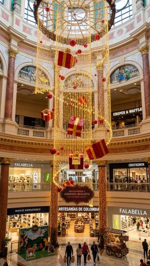 Decoración Navideña Colgante LED para Centros Comerciales | Wilkatek