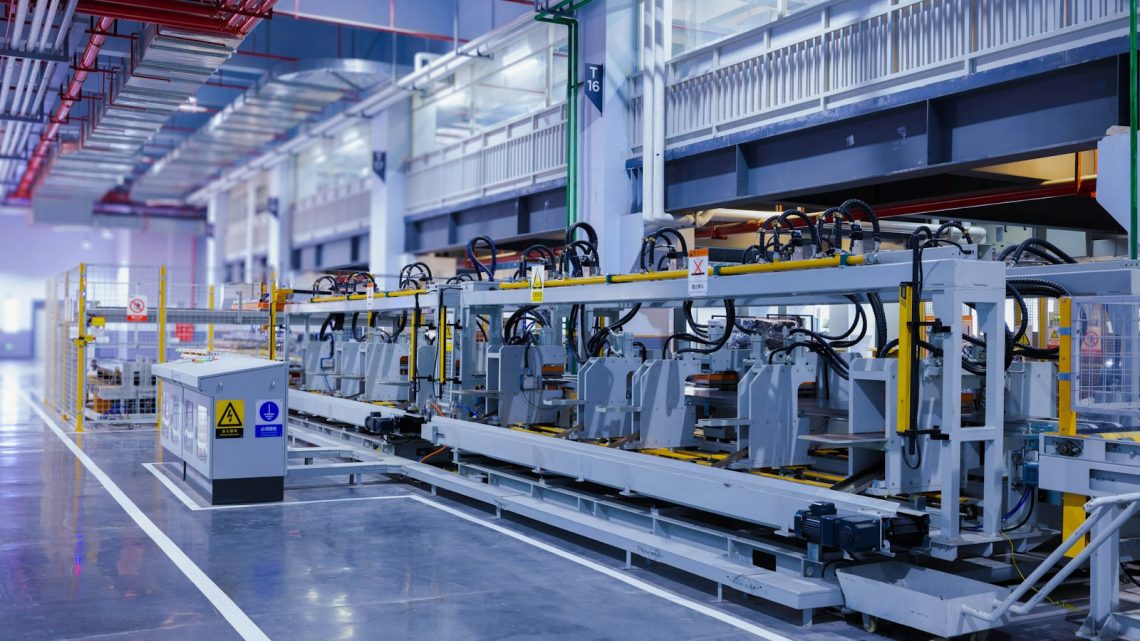 Planta industrial moderna: medición de huella de carbono empresarial e inventario de emisiones